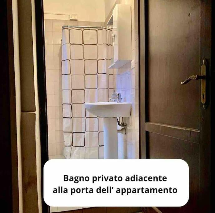 Low-Cost Teatro Romano Apartment เวโรนา ภายนอก รูปภาพ