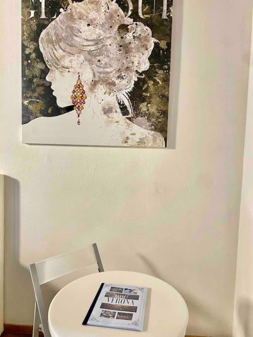 Low-Cost Teatro Romano Apartment เวโรนา ภายนอก รูปภาพ