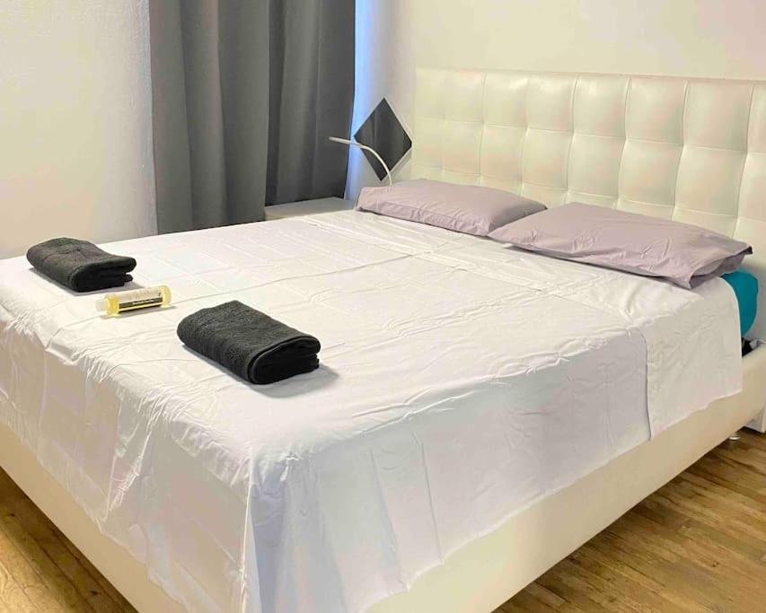 Low-Cost Teatro Romano Apartment เวโรนา ภายนอก รูปภาพ